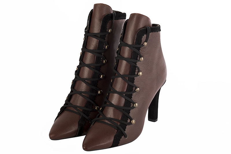 Boots femme : Bottines lacets à l'avant couleur marron ébène et noir mat. Bout pointu. Talon haut fin Vue avant - Florence KOOIJMAN