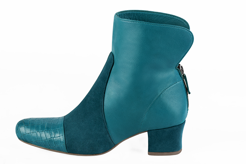 Boots femme : Boots fermeture éclair à l'arrière couleur bleu turquoise. Bout rond. Petit talon trotteur. Vue de profil - Florence KOOIJMAN