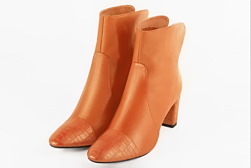 Boots femme : Boots fermeture éclair à l'arrière couleur orange abricot. Bout rond. Talon mi-haut bottier Vue avant - Florence KOOIJMAN
