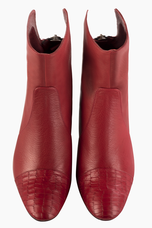 Boots femme : Boots fermeture éclair à l'arrière couleur rouge coquelicot. Bout rond. Talon mi-haut bottier. Vue du dessus - Florence KOOIJMAN