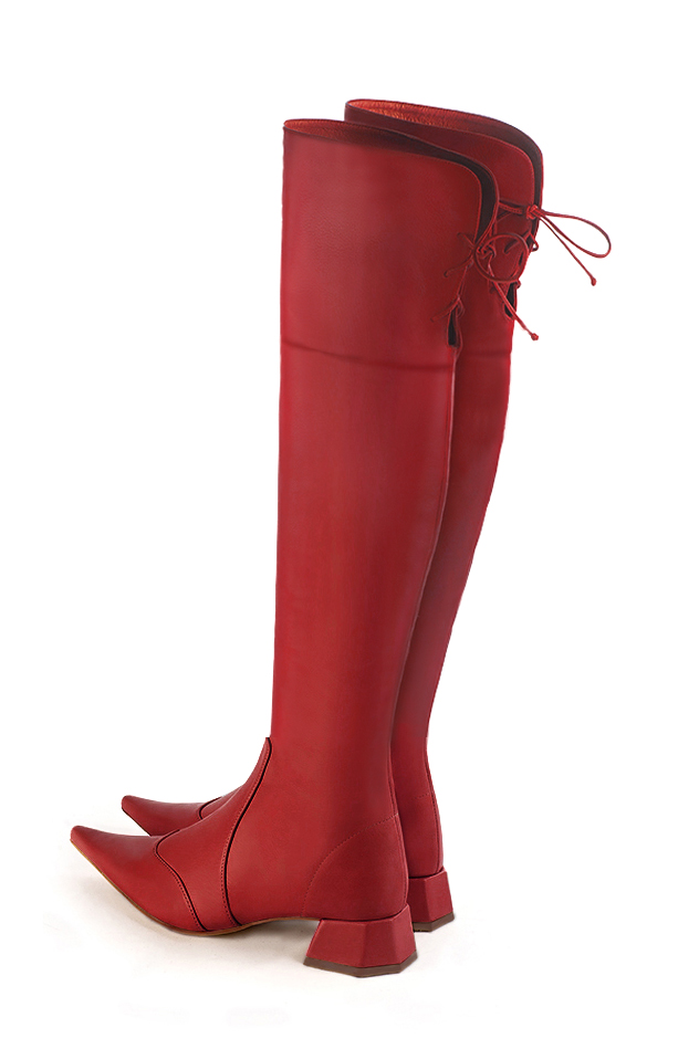 Cuissardes femme en cuir, élégantes et raffinées, réalisées sur mesures, coloris rouge coquelicot. Bout pointu. Mi-haut. Talon évasé. Mollets fins ou larges. Personnalisation : Choix des cuirs, des couleurs et des talons. - Florence KOOIJMAN