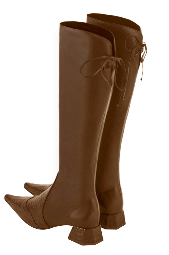 Bottes femme élégantes et raffinées, avec des lacets à l'arrière, réalisées sur mesure, coloris marron caramel. Bout pointu. Mi-haut. Talon évasé. Mollets fins ou larges. Personnalisation : Choix des cuirs, des couleurs et des talons. - Florence KOOIJMAN