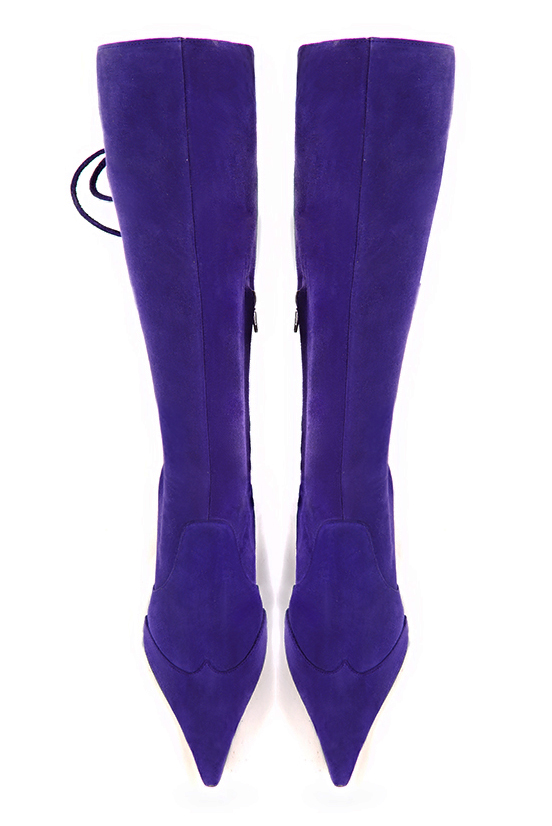 Botte femme : Bottes femme avec des lacets arrières sur mesures couleur violet outremer. Bout pointu. Talon haut bottier. Vue du dessus - Florence KOOIJMAN