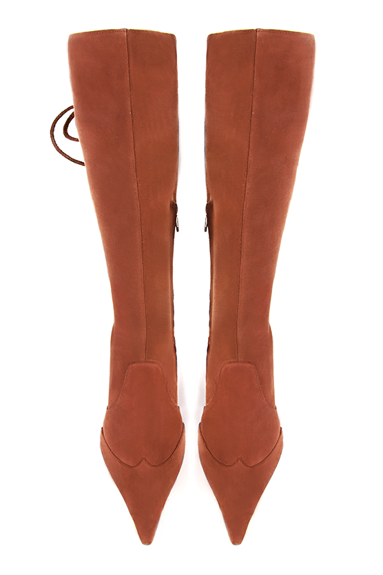 Botte femme : Bottes femme avec des lacets arrières sur mesures couleur orange corail. Bout pointu. Talon haut bottier. Vue du dessus - Florence KOOIJMAN