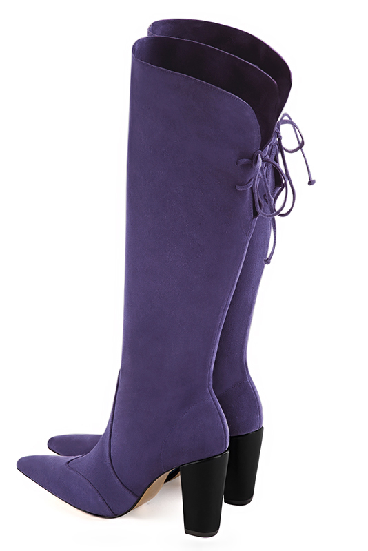 Bottes femme élégantes et raffinées, avec des lacets à l'arrière, réalisées sur mesure, coloris violet lavande. Bout effilé. Très haut. Talon bottier. Mollets fins ou larges. Personnalisation : Choix des cuirs, des couleurs et des talons. - Florence KOOIJMAN