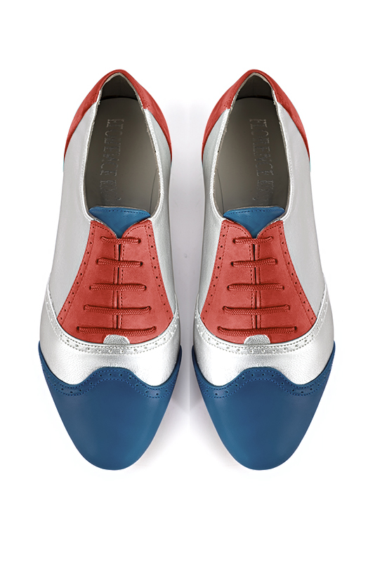 Chaussure femme à lacets : Derby original couleur bleu denim, argent platine et rouge coquelicot.. Vue du dessus - Florence KOOIJMAN