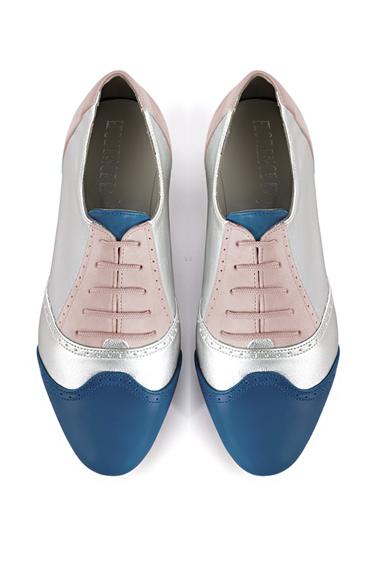Chaussure femme à lacets : Derby original couleur bleu denim, argent platine et rose poudré.. Vue du dessus - Florence KOOIJMAN