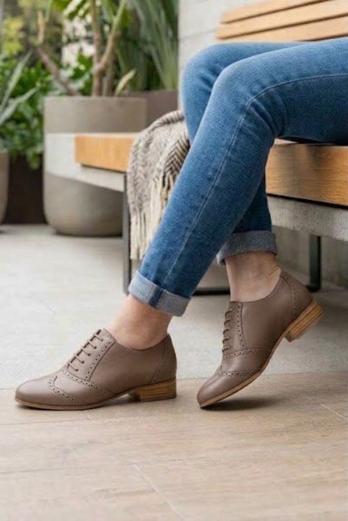 Chaussures à lacets femme habillées en cuir bronze à semelle en cuir et bout rond - Vue porté