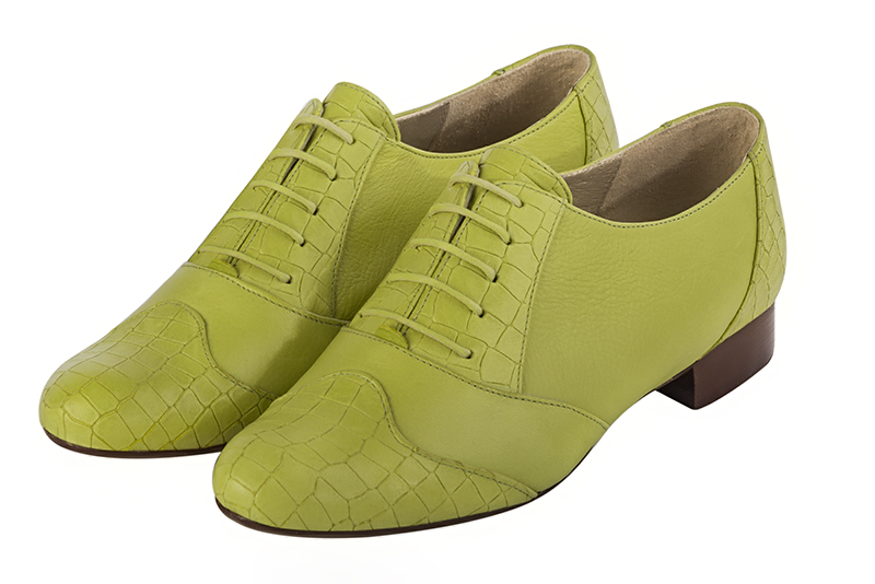 Chaussure femme à lacets : Derby original couleur vert pistache. Bout rond. Semelle cuir talon plat Vue avant - Florence KOOIJMAN