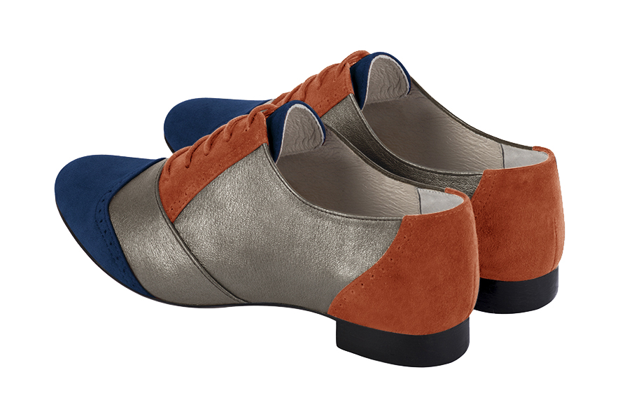 Chaussure femme à lacets : Derby original couleur bleu marine, marron taupe et orange corail.. Vue arrière - Florence KOOIJMAN