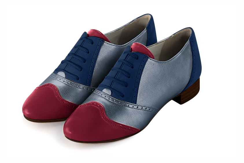 Chaussure femme à lacets : Derby original couleur rouge bordeaux et bleu denim. Vue avant - Florence KOOIJMAN