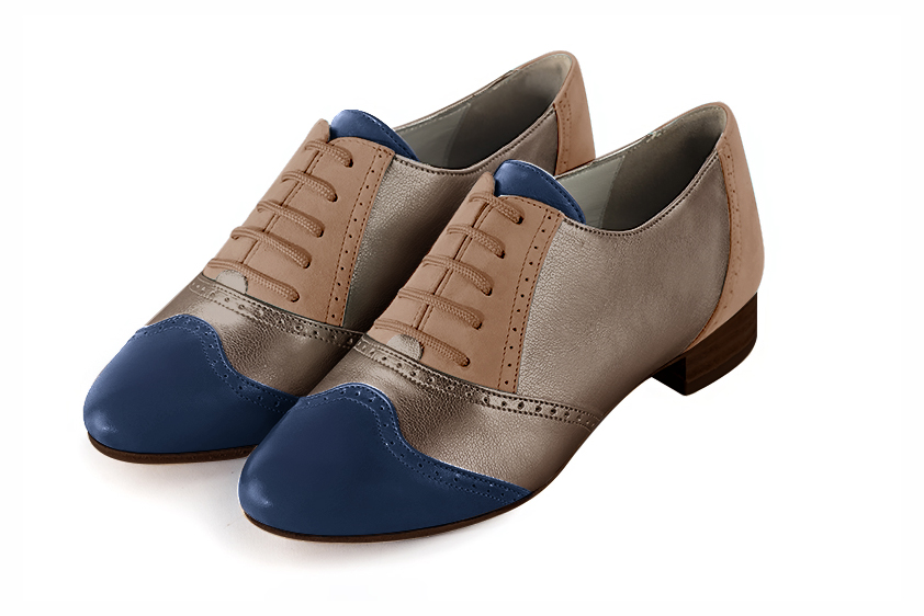Chaussure femme à lacets : Derby original couleur bleu marine, or mordoré et beige biscuit. Vue avant - Florence KOOIJMAN