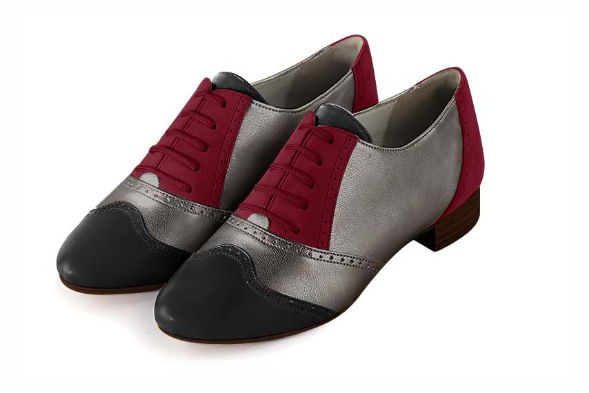 Chaussure femme à lacets : Derby original couleur noir satiné, marron taupe et rouge bordeaux. Vue avant - Florence KOOIJMAN