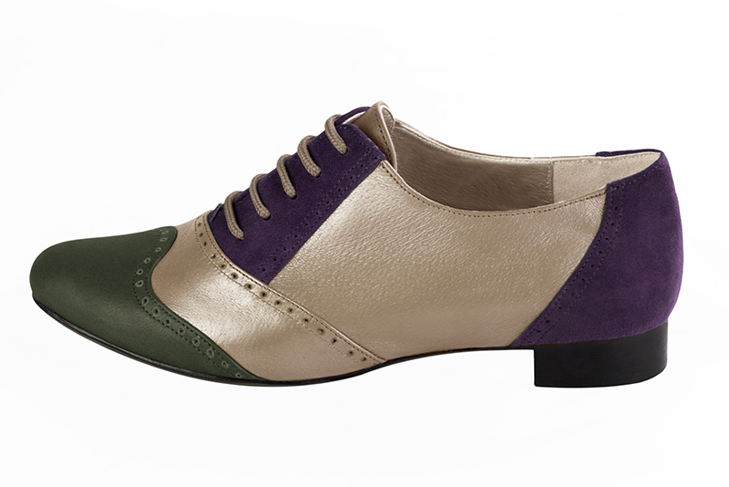 Chaussure femme à lacets : Derby original couleur vert bouteille, or doré et violet améthyste. Bout rond. Semelle cuir talon plat. Vue de profil - Florence KOOIJMAN
