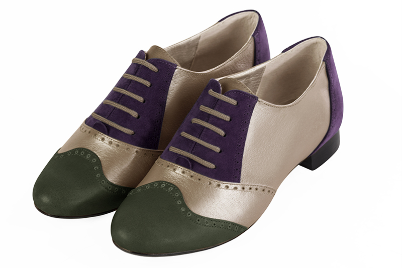 Chaussure femme à lacets : Derby original couleur vert bouteille, or doré et violet améthyste. Bout rond. Semelle cuir talon plat Vue avant - Florence KOOIJMAN