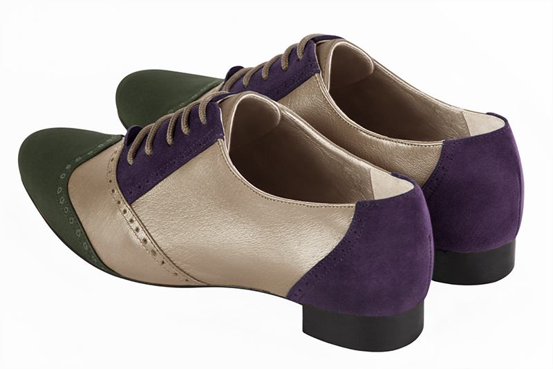 Chaussure femme à lacets : Derby original couleur vert bouteille, or doré et violet améthyste. Bout rond. Semelle cuir talon plat. Vue arrière - Florence KOOIJMAN