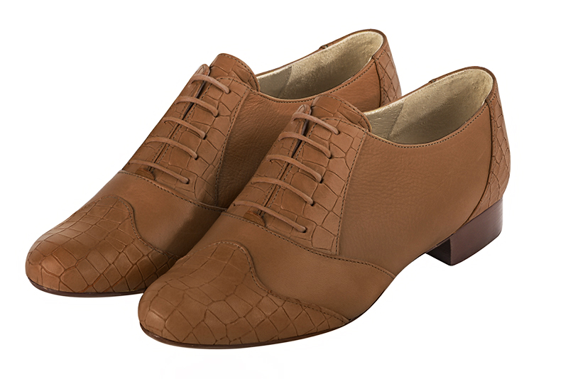 Chaussure femme à lacets : Derby original couleur marron caramel. Bout rond. Semelle cuir talon plat Vue avant - Florence KOOIJMAN