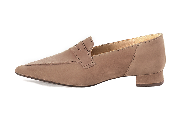 Mocassin femme : Mocassin élégant et raffiné couleur beige biscuit. Bout pointu. Talon plat évasé. Vue de profil - Florence KOOIJMAN
