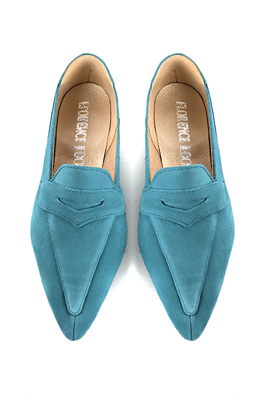 Mocassin femme : Mocassin élégant et raffiné couleur bleu canard. Bout pointu. Talon plat évasé. Vue du dessus - Florence KOOIJMAN