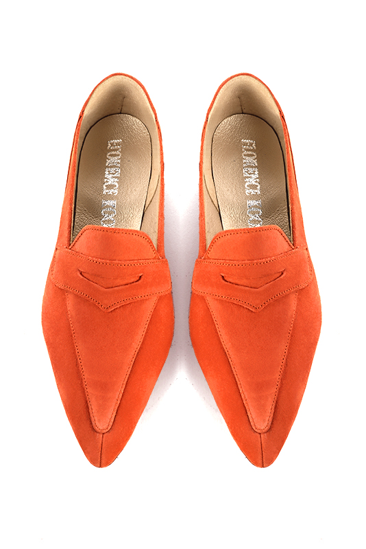 Mocassin femme : Mocassin élégant et raffiné couleur orange clémentine. Bout pointu. Talon plat évasé. Vue du dessus - Florence KOOIJMAN