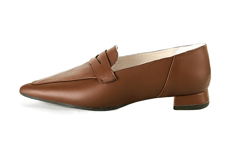 Mocassin femme : Mocassin élégant et raffiné couleur marron caramel. Bout pointu. Talon plat évasé. Vue de profil - Florence KOOIJMAN