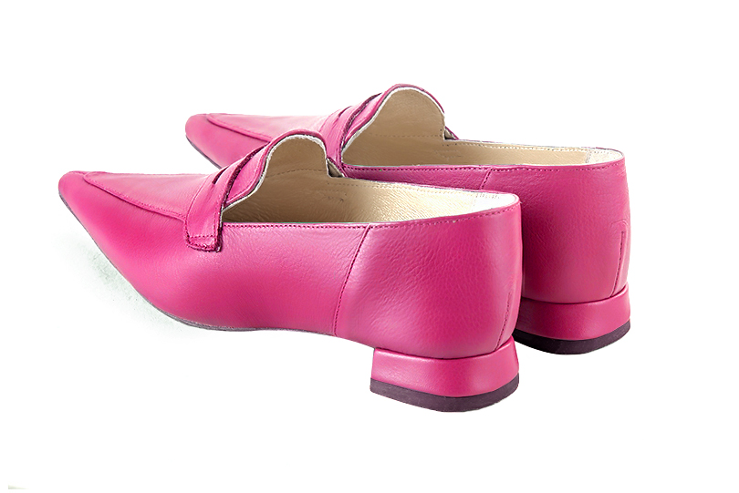 Mocassin femme : Mocassin élégant et raffiné couleur rose fuchsia. Bout pointu. Talon plat évasé. Vue arrière - Florence KOOIJMAN