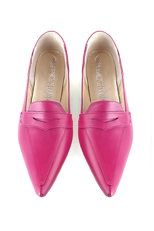 Mocassin femme : Mocassin élégant et raffiné couleur rose fuchsia. Bout pointu. Talon plat évasé. Vue du dessus - Florence KOOIJMAN