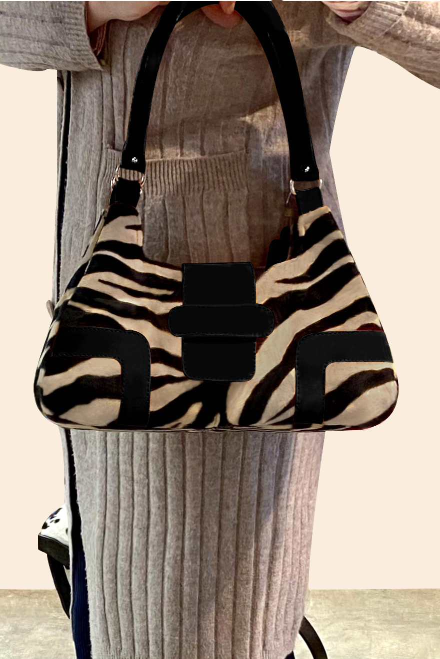 Sac à main noir safari haut de gamme. Personnalisation. Vue porté - Florence KOOIJMAN
