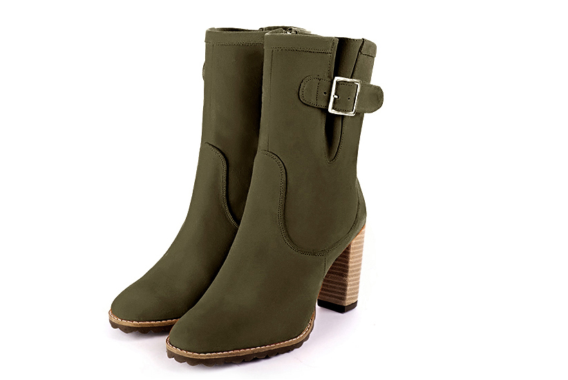Bottines élégantes et raffinées avec des boucles sur le côté, coloris vert kaki. Bout rond. Haut. Talon bottier. Personnalisation : Choix des cuirs, des couleurs et des talons. Cou-de-pied sur mesure. - Florence KOOIJMAN