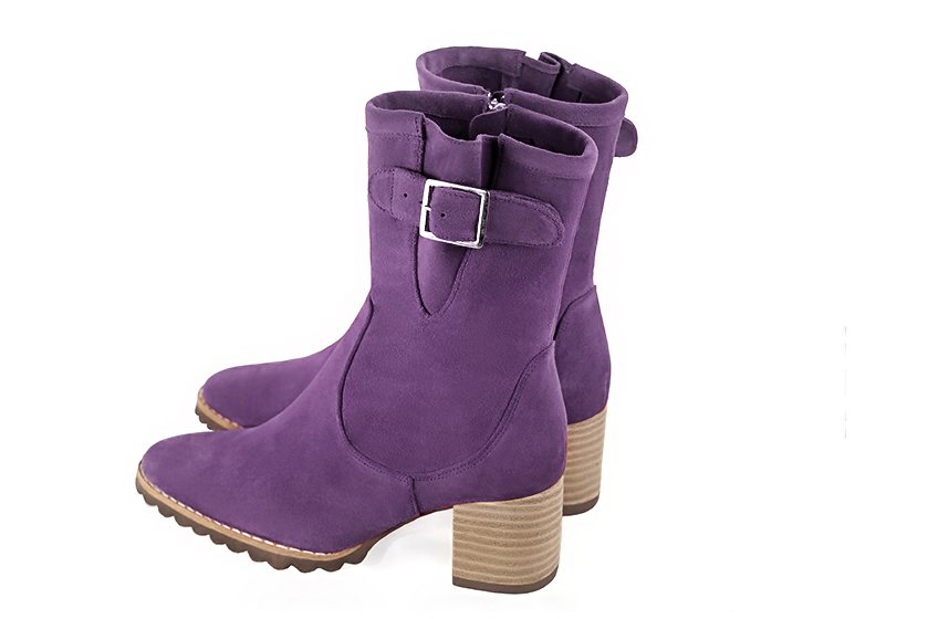 Boots femme : Boots avec des boucles sur le côté couleur violet améthyste. Bout rond. Talon mi-haut bottier. Vue arrière - Florence KOOIJMAN
