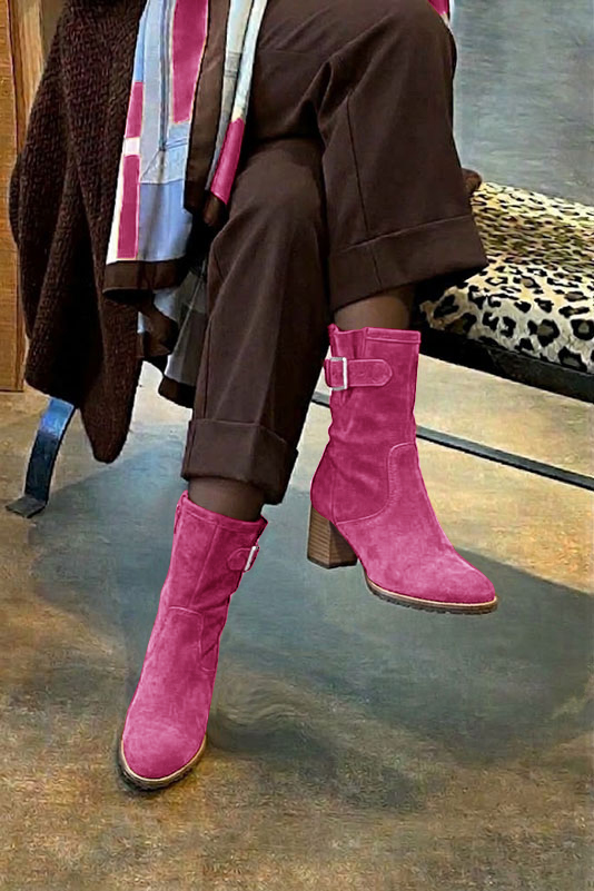 Bottines boucle sur le côté pour femme en cuir fuchsia avec bout rond et talon bottier de 6 cm - Vue du dessus