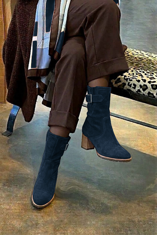 Bottines boucle sur le côté pour femme en cuir bleu marine avec bout rond et talon bottier de 6 cm - Vue du dessus
