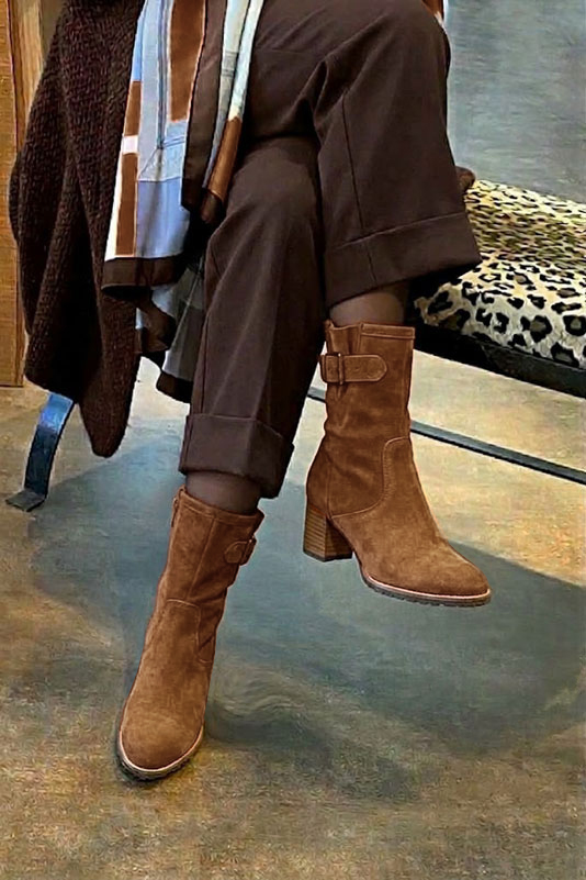 Bottines boucle sur le côté pour femme en cuir cognac avec bout rond et talon bottier de 6 cm - Vue du dessus