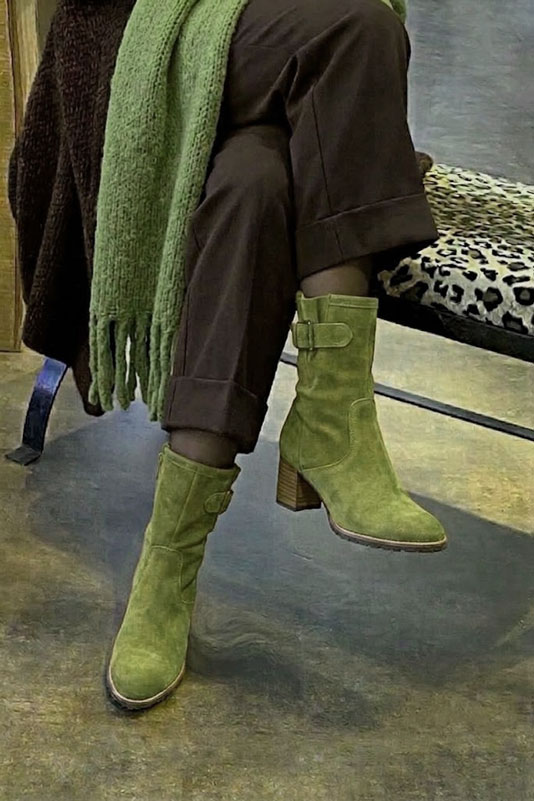 Bottines boucle sur le côté pour femme en cuir vert pistache avec bout rond et talon bottier de 6 cm - Vue du dessus