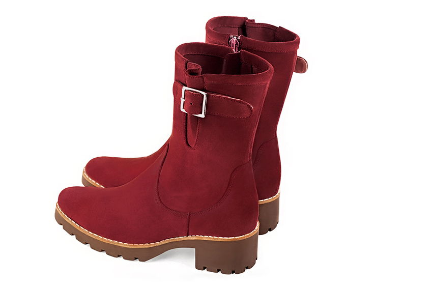 Boots femme : Boots avec des boucles sur le côté couleur rouge bordeaux. Bout rond. Semelle gomme petit talon. Vue arrière - Florence KOOIJMAN