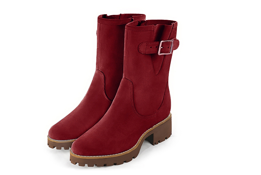 Bottines élégantes et raffinées avec des boucles sur le côté, coloris rouge bordeaux. Bout rond. Semelle gomme mi-haut. Personnalisation : Choix des cuirs, des couleurs et des talons. Cou-de-pied sur mesure. - Florence KOOIJMAN