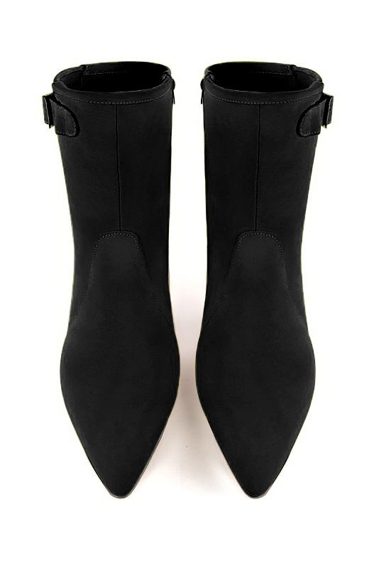 Boots femme : Boots fermeture éclair à l'intérieur couleur noir mat. Bout effilé. Talon mi-haut conique. Vue du dessus - Florence KOOIJMAN