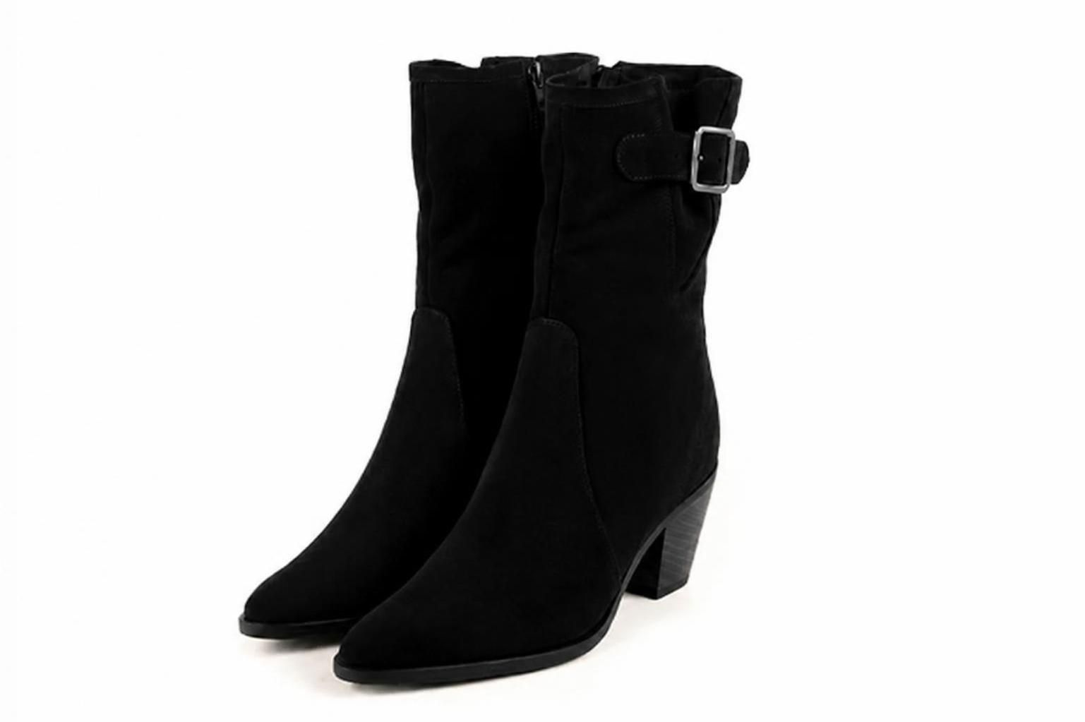 Bottines avec un zip intérieur pour femme en cuir noir mat avec bout effilé et talon conique de 5.5 cm - Vue avant