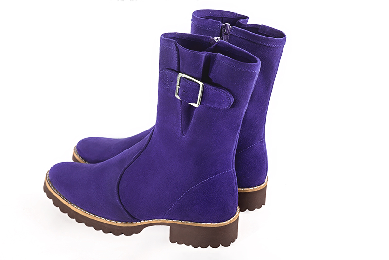 Boots femme : Boots avec des boucles sur le côté couleur violet outremer. Bout rond. Semelle gomme talon plat. Vue arrière - Florence KOOIJMAN