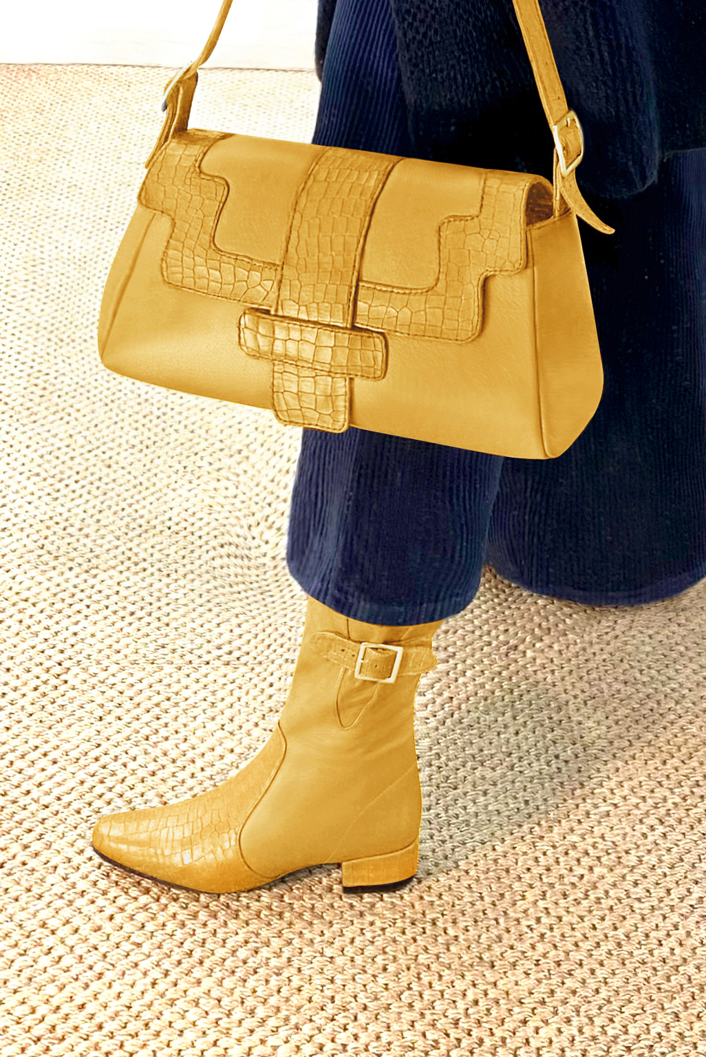 Boots femme : Boots avec des boucles sur le côté couleur jaune ocre. Bout rond. Petit talon bottier. Vue du dessus - Florence KOOIJMAN