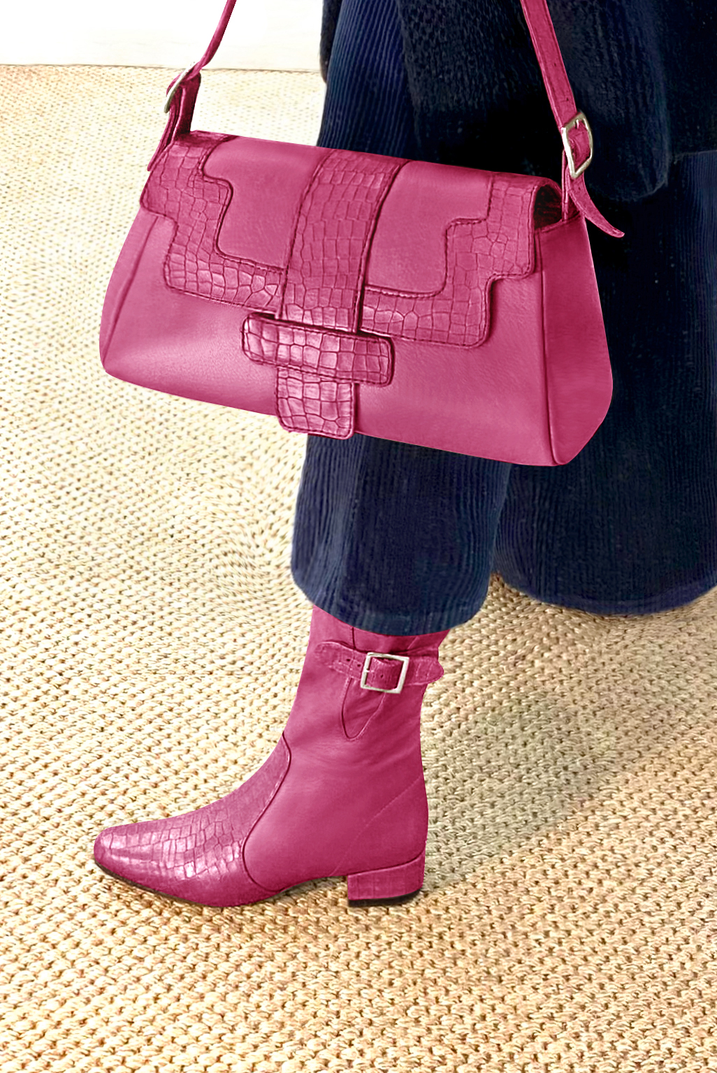 Boots femme : Boots avec des boucles sur le côté couleur rose fuchsia. Bout rond. Petit talon bottier. Vue du dessus - Florence KOOIJMAN