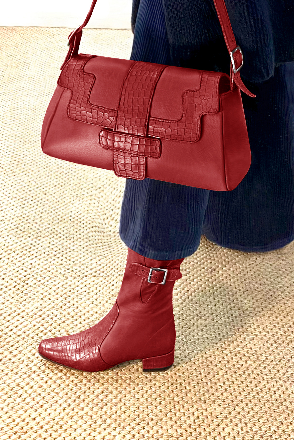 Boots femme : Boots avec des boucles sur le côté couleur rouge coquelicot. Bout rond. Petit talon bottier. Vue du dessus - Florence KOOIJMAN