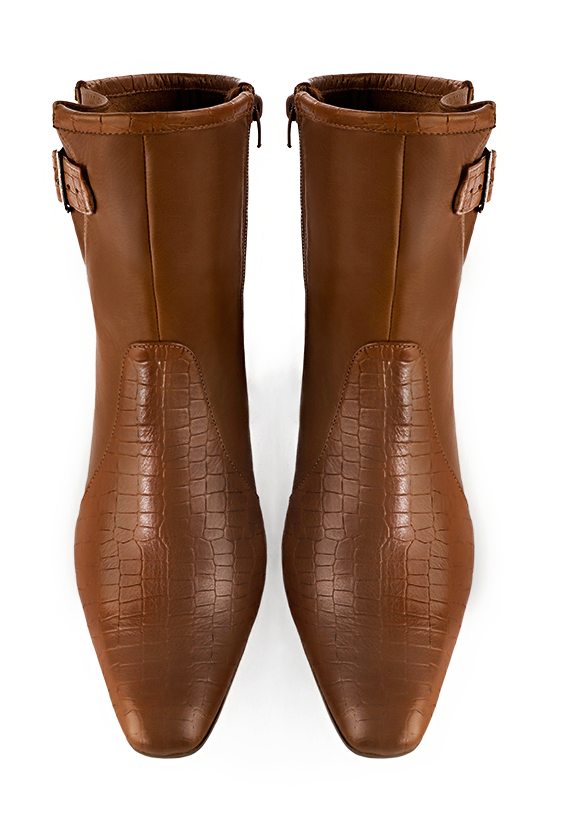 Boots femme : Boots avec des boucles sur le côté couleur marron caramel. Bout carré. Talon mi-haut bottier. Vue du dessus - Florence KOOIJMAN