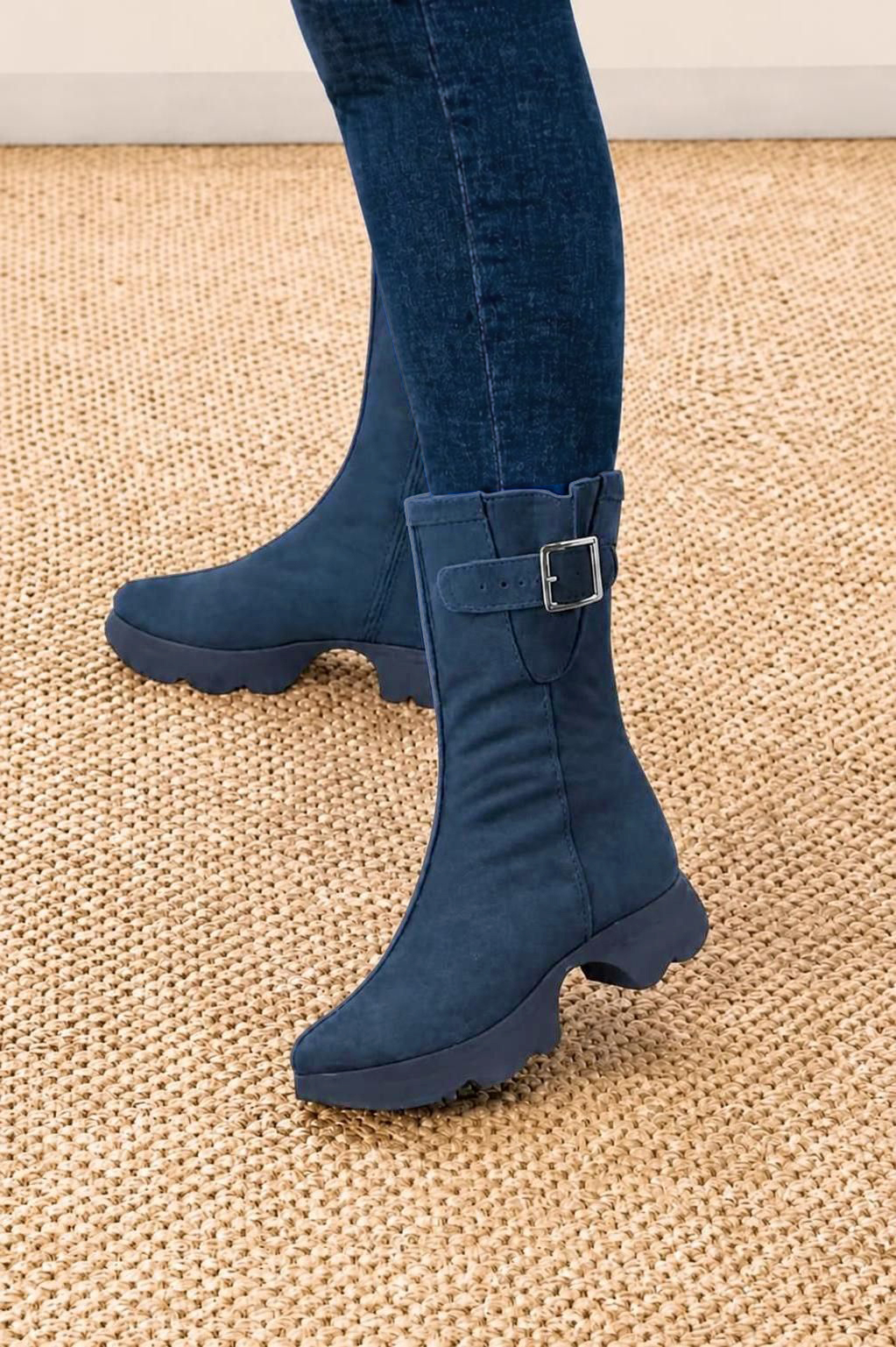 Bottines avec un zip intérieur pour femme en cuir bleu denim avec bout rond et semelle épaisse et sculpturale en gomme - Vue du dessus