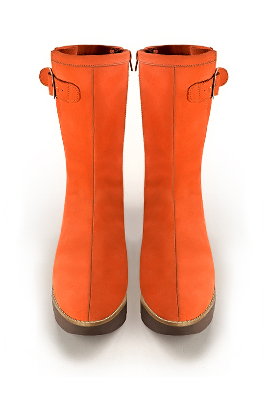 Bottines élégantes et raffinées avec une fermeture éclair à l'intérieur, coloris orange clémentine. Personnalisation : Choix des cuirs, des couleurs et des talons. Cou-de-pied sur mesure. - Florence KOOIJMAN