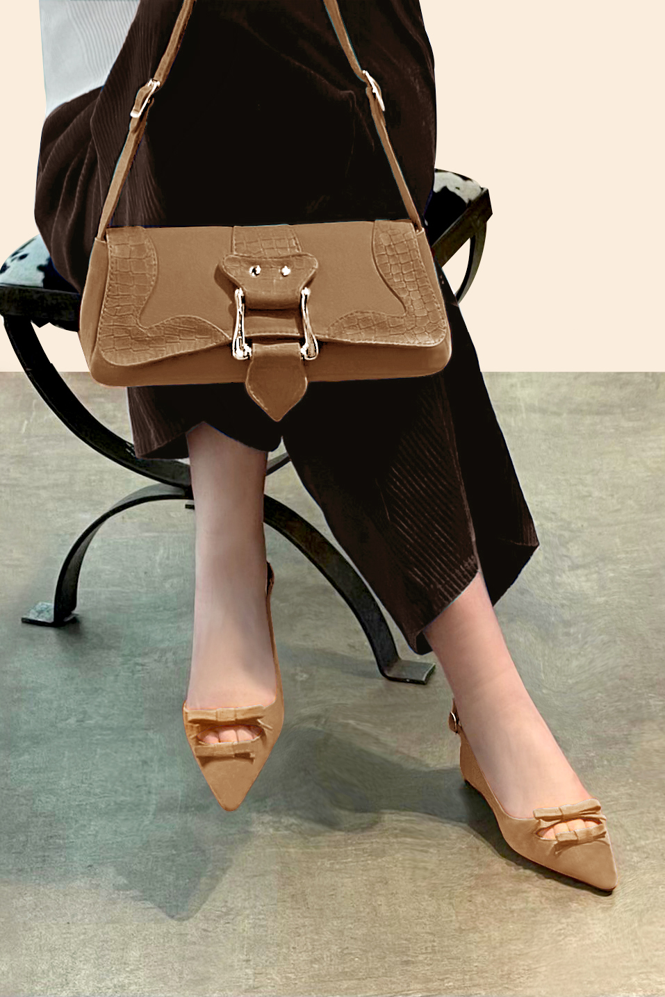 Sac à main beige camel haut de gamme. Personnalisation. Vue porté - Florence KOOIJMAN