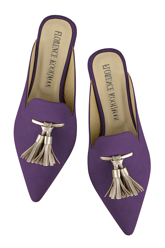 Chaussure femme à brides : Mule mocassin couleur violet améthyste et or doré. Bout pointu. Talon plat évasé. Vue du dessus - Florence KOOIJMAN