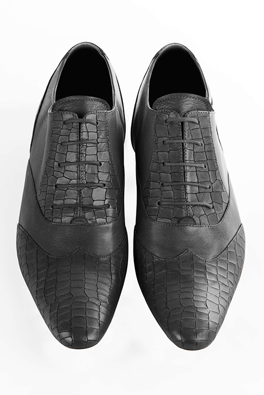 Chaussures homme à lacets type derbies ou richelieux :  couleur gris acier.. Bout rond. Semelle cuir talon plat. Vue du dessus - Florence KOOIJMAN