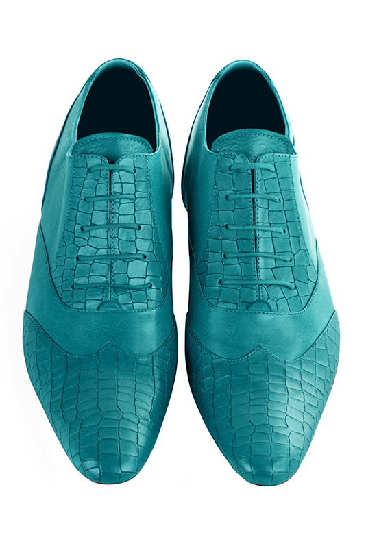 Chaussures homme à lacets type derbies ou richelieux :  couleur bleu turquoise.. Bout rond. Semelle cuir talon plat. Vue du dessus - Florence KOOIJMAN