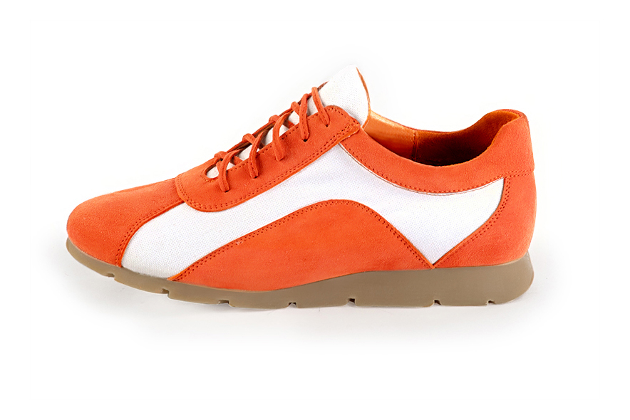 Basket femme habillée : Sneaker urbain bicolore couleur orange clémentine et blanc cassé. Semelle fine. Doublure cuir. Vue de profil - Florence KOOIJMAN
